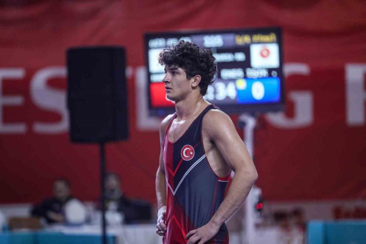 U23 SERBEST TÜRKİYE GÜREŞ ŞAMPİYONASI’NDA İLK GÜN SONA ERDİ