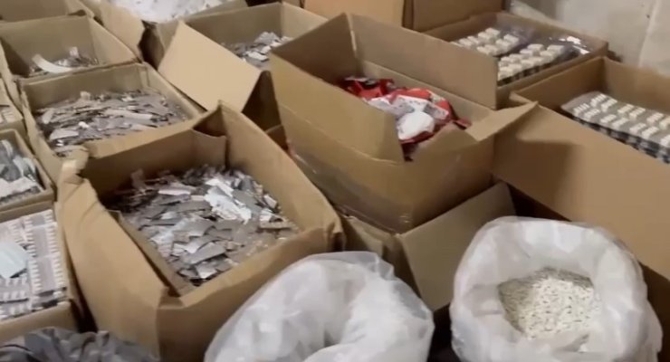 İSTANBUL’DA 2 MİLYAR LİRALIK SAHTE İLAÇ OPERASYONU: 6 KİŞİ TUTUKLANDI