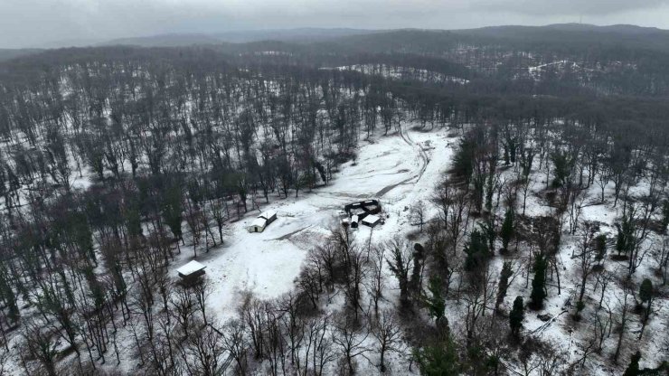 BELGRAT ORMANI BEYAZA BÜRÜNDÜ, HAYRAN BIRAKAN KAR MANZARASI HAVADAN GÖRÜNTÜLENDİ