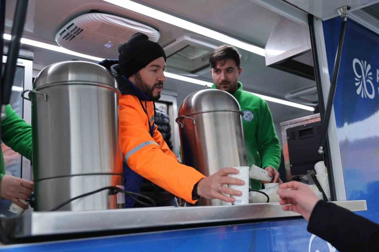 ARNAVUTKÖY’DE KARLA MÜCADELE ÇALIŞMALARI ARALIKSIZ SÜRÜYOR