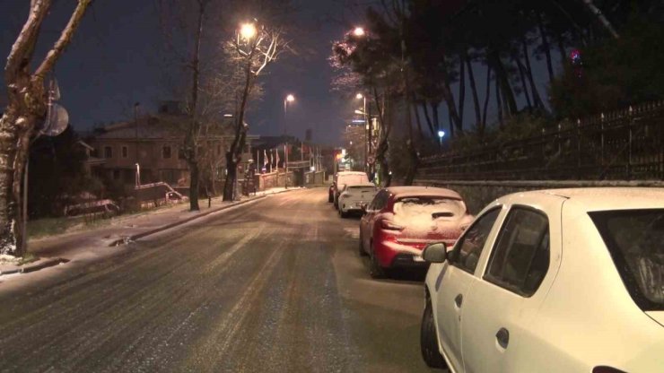 İSTANBUL’DA KAR YENİDEN BAŞLADI