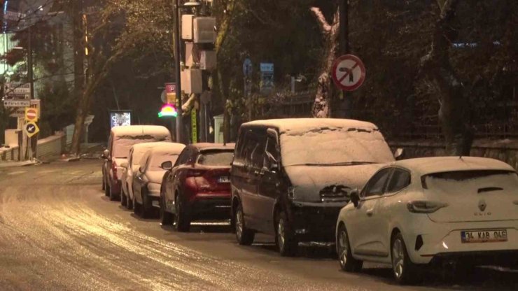 İSTANBUL’DA KAR YENİDEN BAŞLADI