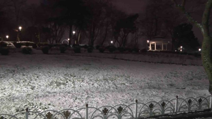 İSTANBUL’DA KAR YENİDEN BAŞLADI