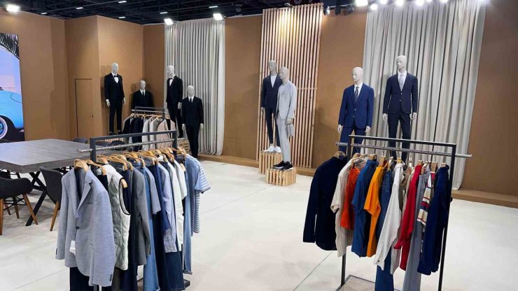 KİĞILI, HAZIR GİYİM FUARI IFCO’DA ’2025 İLKBAHAR - YAZ KOLEKSİYONU’NU TANITTI