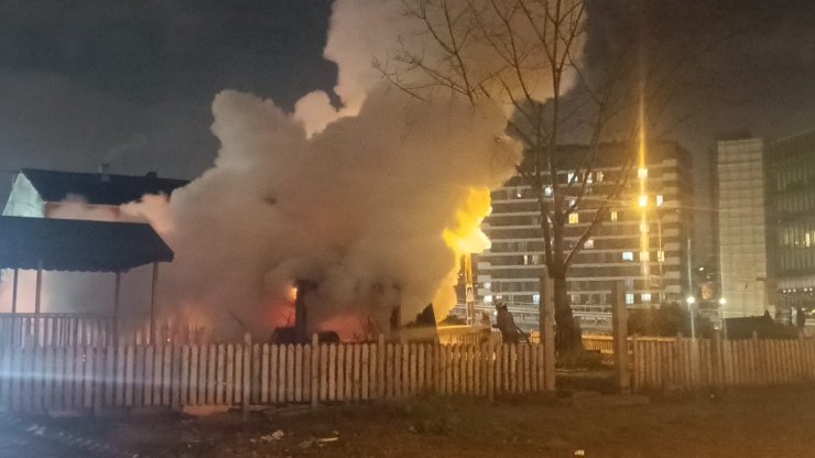 PENDİK’TE BUNGALOV EV ALEV ALEV YANDI