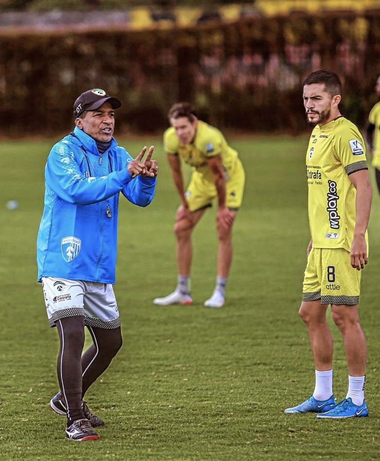 CD LA EQUİDAD TEKNİK DİREKTÖRÜ ALEXİS GARCİA, ESKİ OYUNCUSU ELAN RİCARDO’YU ANLATTI