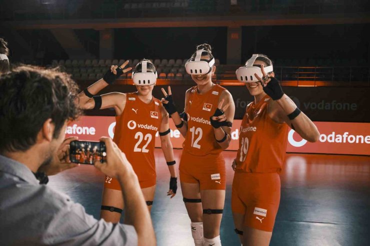 MALATYALI GENÇ VOLEYBOLCULAR VE MİLLİ VOLEYBOLCULAR VODAFONE 5.5G İLE AYNI SAHADA BULUŞTU