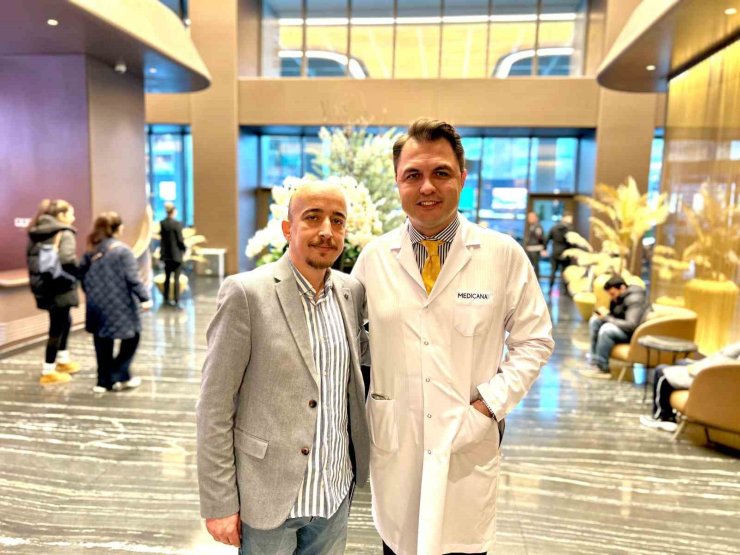 OBEZİTE TEDAVİSİYLE 102 KİLO VEREREK BAMBAŞKA BİRİNE DÖNÜŞTÜ