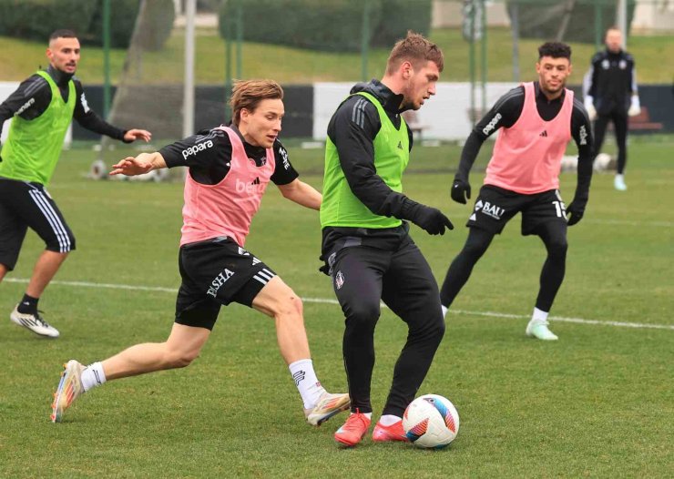 BEŞİKTAŞ’TA ELAN RİCARDO, TAKIMLA İLK ANTRENMANINA ÇIKTI