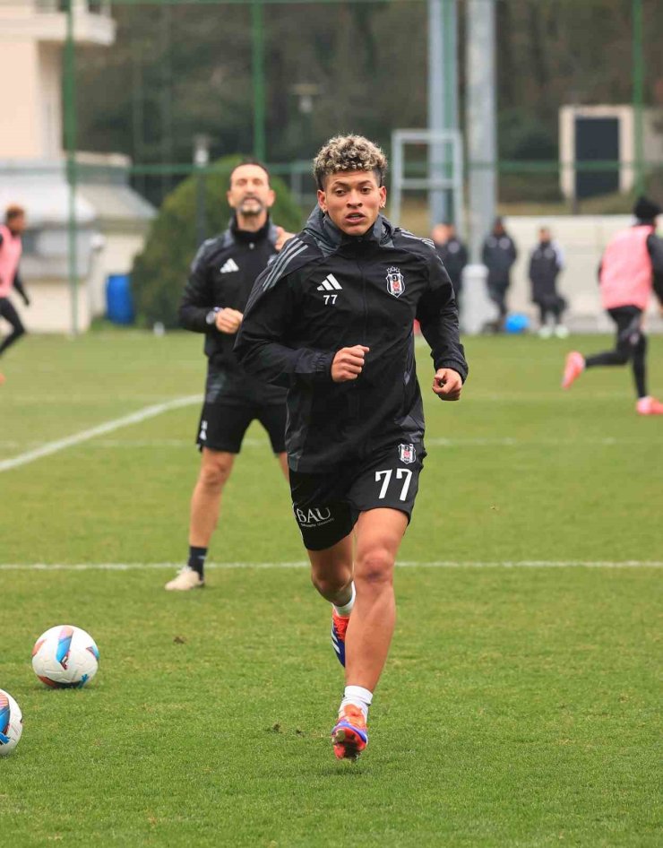 BEŞİKTAŞ’TA ELAN RİCARDO, TAKIMLA İLK ANTRENMANINA ÇIKTI