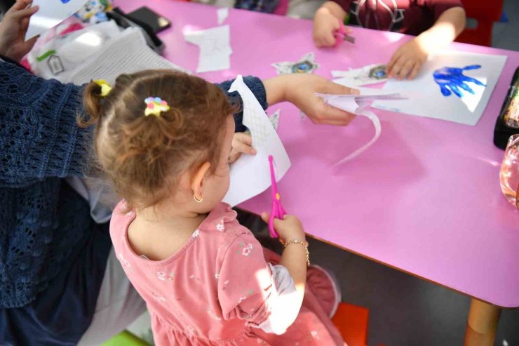 KÜÇÜK ÇOCUKLARA ÖZEL "OYNASIN DA BÜYÜSÜN" ETKİNLİKLERİ BAŞLADI