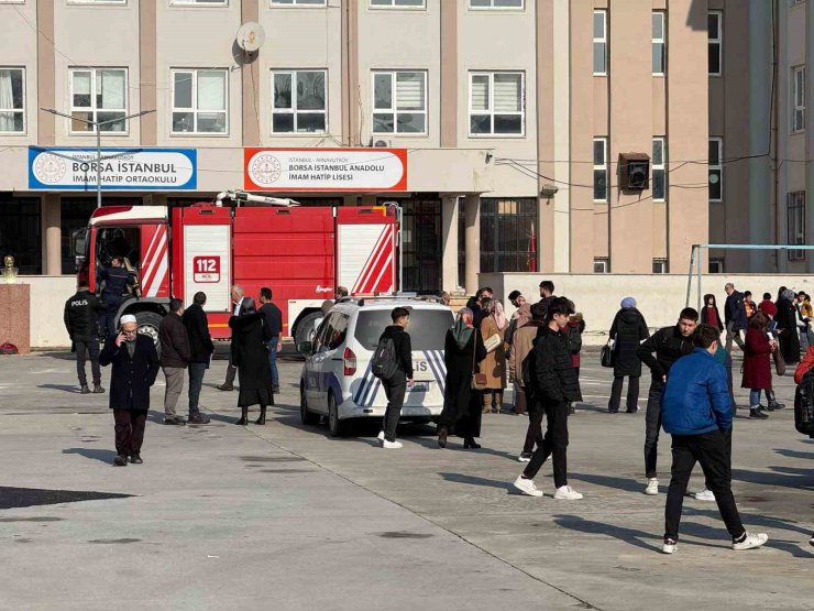 ARNAVUTKÖY’DE OKULDA YANGIN PANİĞİ