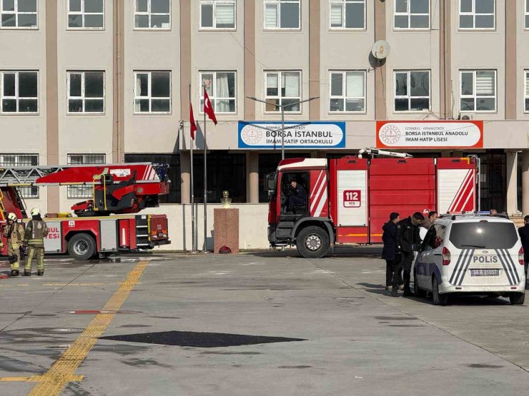 ARNAVUTKÖY’DE OKULDA YANGIN PANİĞİ