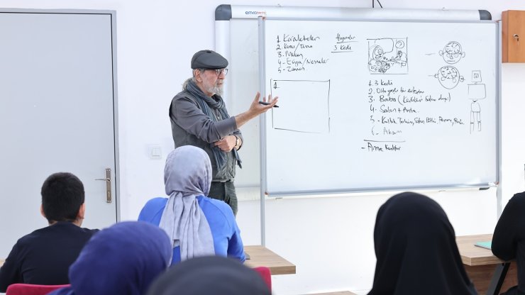 SULTANGAZİ’DE GELECEĞİN KARİKATÜRİSTLERİNDEN SANAT AKADEMİLERİ’NE BÜYÜK İLGİ