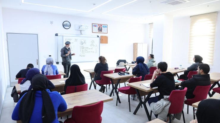 SULTANGAZİ’DE GELECEĞİN KARİKATÜRİSTLERİNDEN SANAT AKADEMİLERİ’NE BÜYÜK İLGİ