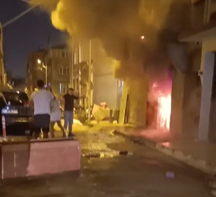 BEYOĞLU’NDA 3 KATLI BİNADA YANGIN PANİĞİ: VATANDAŞLAR CAN HAVLİYLE KAÇTI