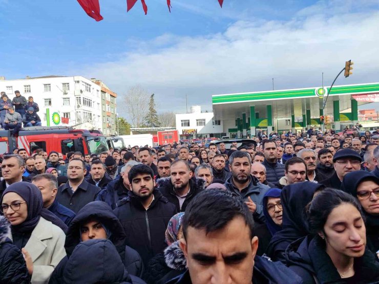 ŞEHİT İTFAİYE ERİ FURKAN SAYIN İÇİN BAĞCILAR İTFAİYE İSTASYONU’NDA TÖREN DÜZENLENDİ