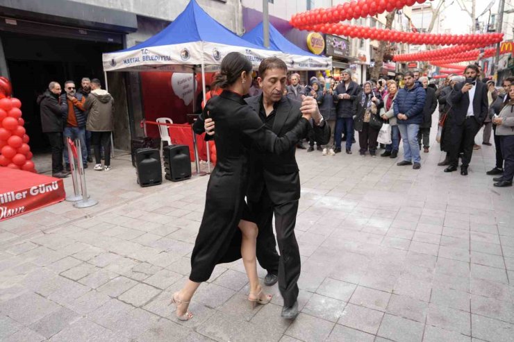 KARTAL’DA 14 ŞUBAT SEVGİLİLER GÜNÜ KUTLANDI