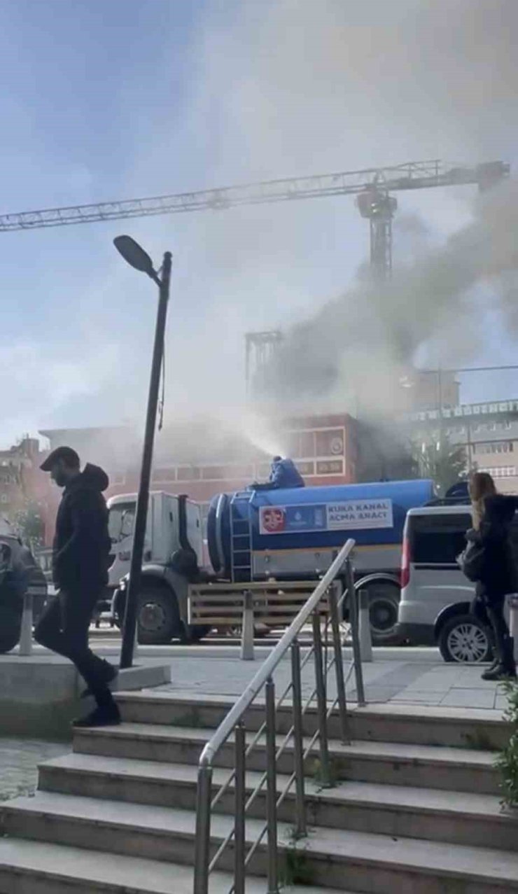 SARIYER’DE SPOR KULÜBÜNÜN ÇATISINDAKİ BAZ İSTASYONU ALEV ALEV YANDI