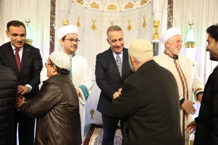 BERAT GECESİ SULTANGAZİ’DE DUALARLA İDRAK EDİLDİ