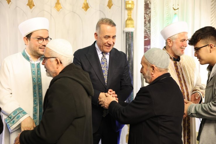 BERAT GECESİ SULTANGAZİ’DE DUALARLA İDRAK EDİLDİ