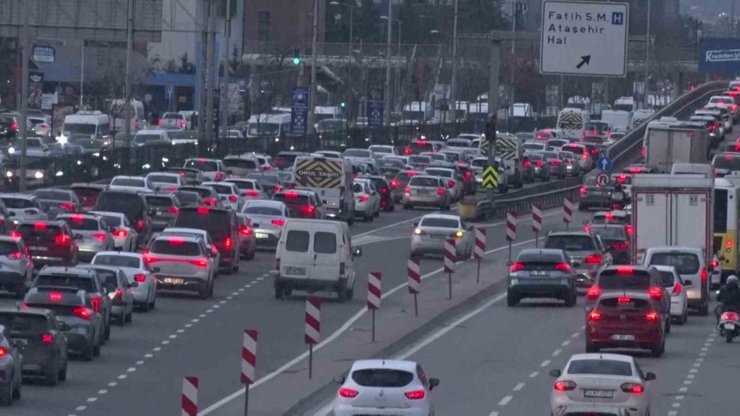 İSTANBUL’DA TRAFİK YOĞUNLUĞU YÜZDE 83’E ÇIKTI