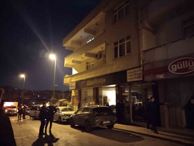 ÜSKÜDAR’DA TOPRAK KAYMASI NEDENİYLE 2 BİNA BOŞALTILDI