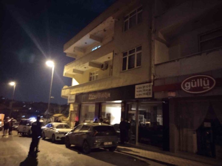 ÜSKÜDAR’DA TOPRAK KAYMASI NEDENİYLE 2 BİNA BOŞALTILDI