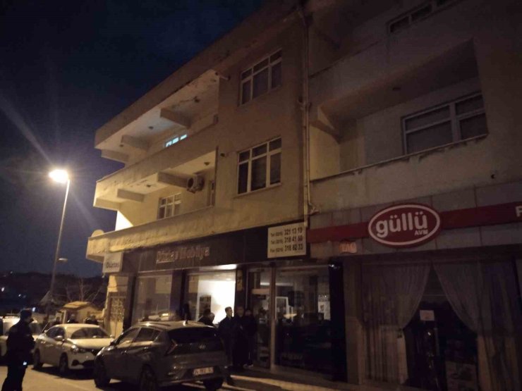 ÜSKÜDAR’DA TOPRAK KAYMASI NEDENİYLE 2 BİNA BOŞALTILDI