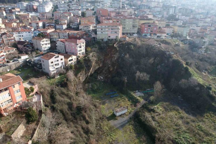 ÜSKÜDAR’DAKİ TOPRAK KAYMASI DRON İLE GÖRÜNTÜLENDİ
