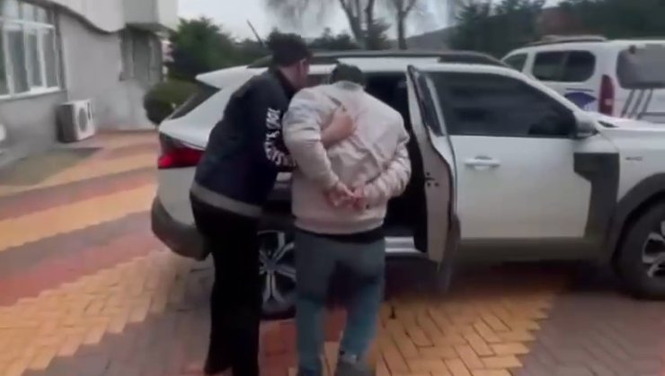 BEYKOZ’DA UYUŞTURUCU KOKUSU GELEN EVE OPERASYON: 2 KİŞİ YAKALANDI