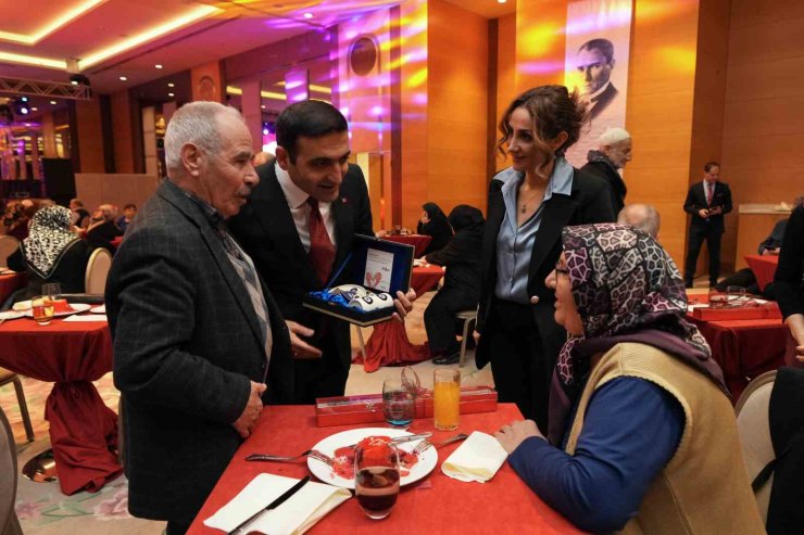 BEYOĞLU’NDA 50. YILINI DOLDURAN ÇİFTLERE 14 ŞUBAT SÜRPRİZİ