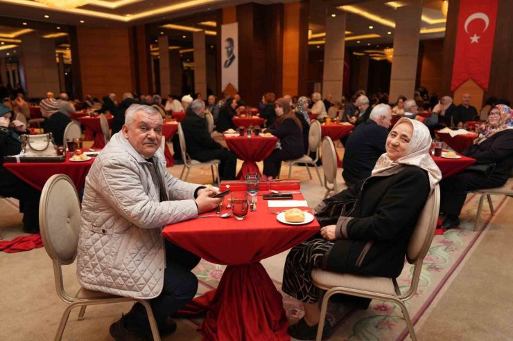 BEYOĞLU’NDA 50. YILINI DOLDURAN ÇİFTLERE 14 ŞUBAT SÜRPRİZİ