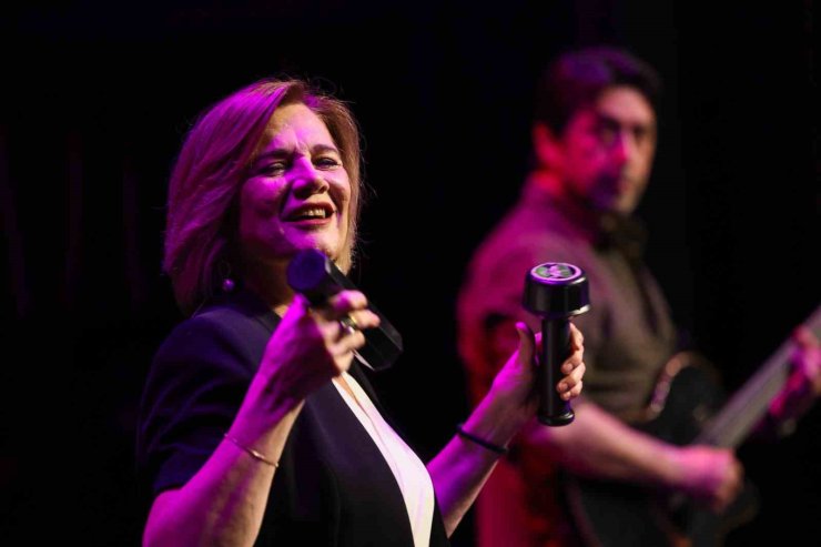 BİRSEN TEZER’DEN MUHTEŞEM KONSER