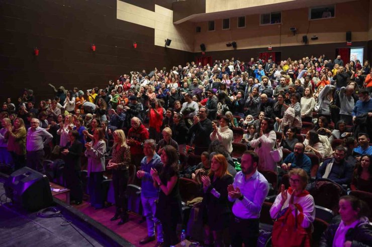 BİRSEN TEZER’DEN MUHTEŞEM KONSER