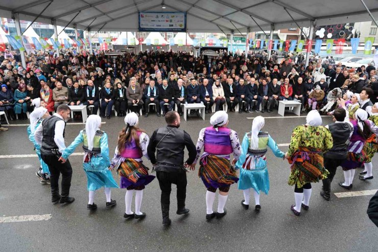 BAKAN MEMİŞOĞLU, VATANDAŞLARA BALIK EKMEK DAĞITTI