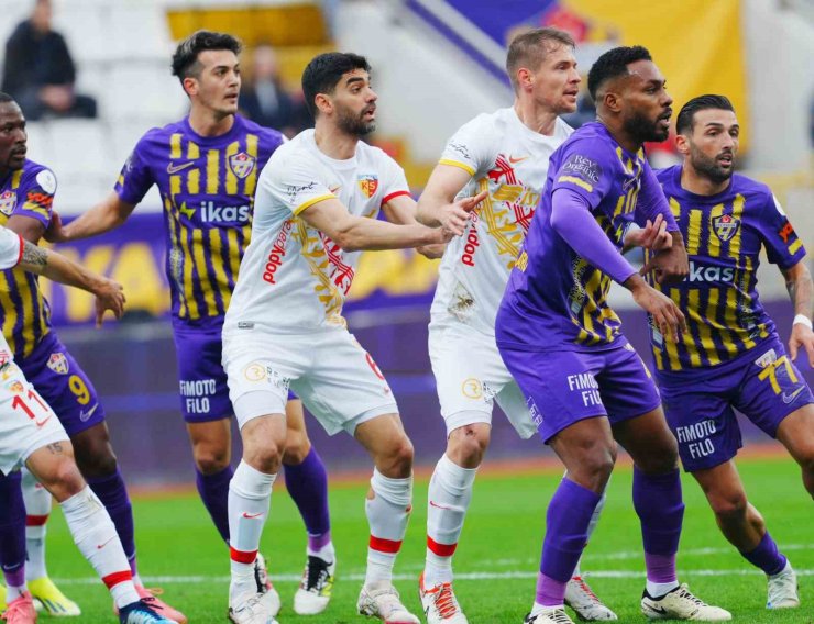 TRENDYOL SÜPER LİG: EYÜPSPOR: 0 - KAYSERİSPOR: 0 (İLK YARI)