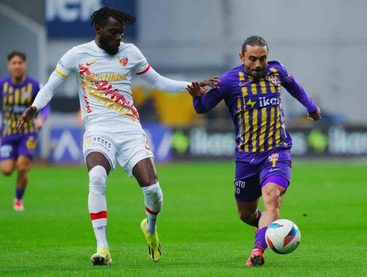 TRENDYOL SÜPER LİG: EYÜPSPOR: 0 - KAYSERİSPOR: 0 (İLK YARI)