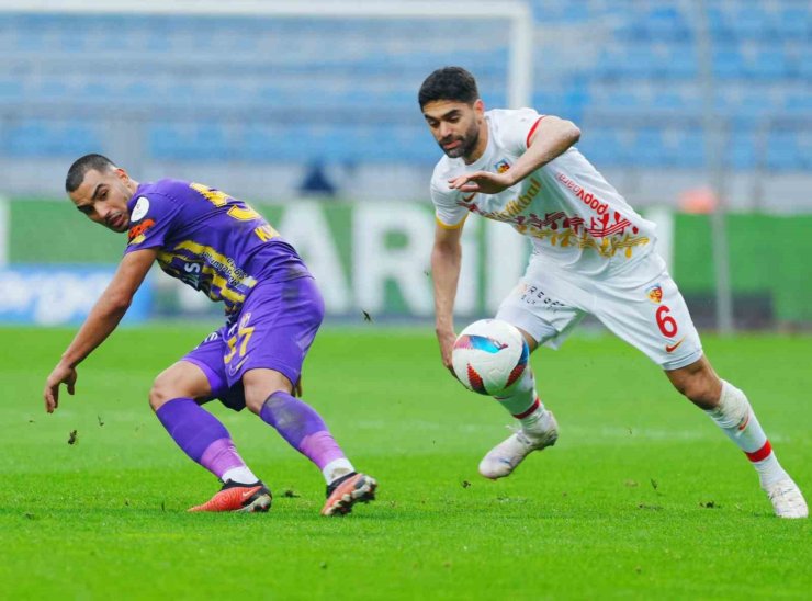 TRENDYOL SÜPER LİG: EYÜPSPOR: 0 - KAYSERİSPOR: 0 (İLK YARI)