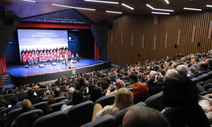 ANADOLU TÜRKÜLERİ İLE MÜZİK ZİYAFETİ YAŞATTILAR