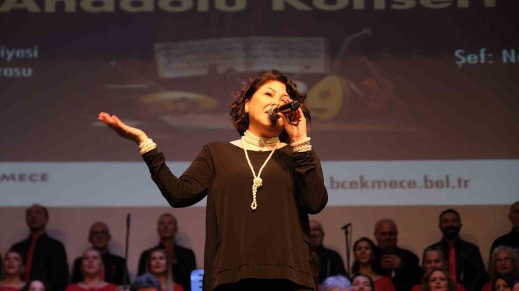 ANADOLU TÜRKÜLERİ İLE MÜZİK ZİYAFETİ YAŞATTILAR