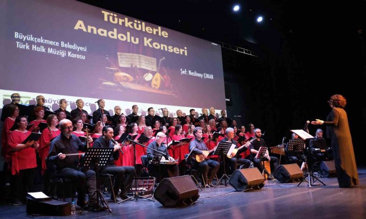 ANADOLU TÜRKÜLERİ İLE MÜZİK ZİYAFETİ YAŞATTILAR