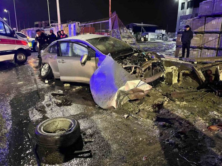 İSTANBUL’DA FECİ KAZA, OTOMOBİL SÜRÜCÜSÜ HAYATINI YİTİRDİ