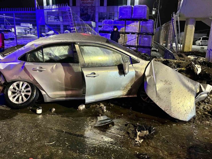 İSTANBUL’DA FECİ KAZA, OTOMOBİL SÜRÜCÜSÜ HAYATINI YİTİRDİ