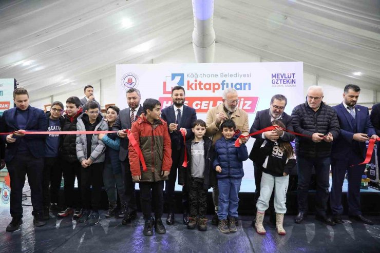 KAĞITHANE BELEDİYESİ KİTAP FUARI ZİYARETÇİLERE KAPILARINI AÇTI