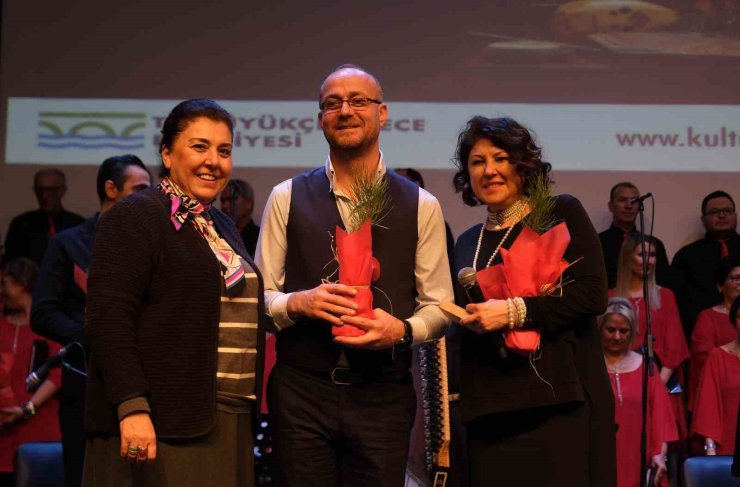 ANADOLU TÜRKÜLERİ İLE MÜZİK ZİYAFETİ YAŞATTILAR