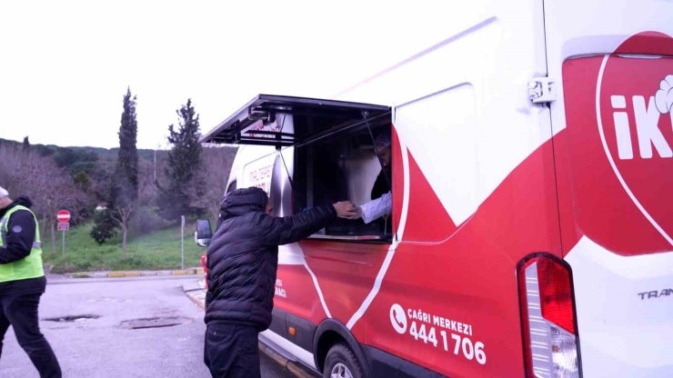 MALTEPELİ ÜNİVERSİTE ÖĞRENCİLERİNE SICAK ÇORBA İKRAMI