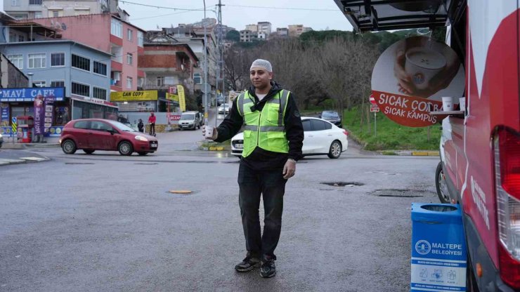 MALTEPELİ ÜNİVERSİTE ÖĞRENCİLERİNE SICAK ÇORBA İKRAMI