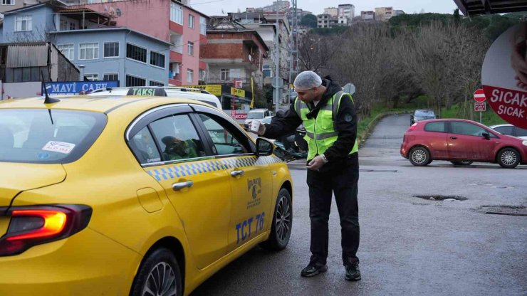 MALTEPELİ ÜNİVERSİTE ÖĞRENCİLERİNE SICAK ÇORBA İKRAMI