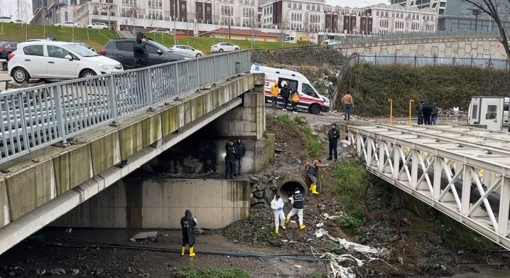 ÜMRANİYE’DE DEREDE ERKEK CESEDİ BULUNDU